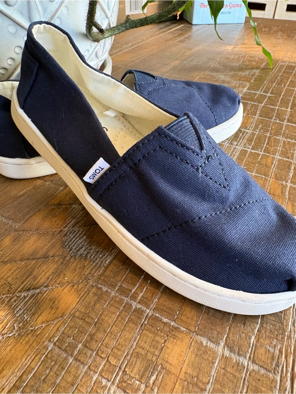 Toms Youth Navy Canvas Slip-On Loafers with White Sole, NWOT, Size 12Y